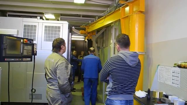 Кран консольный с ручным поворотом стрелы
