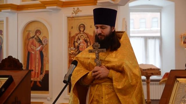 Иерей Даниил Бойков благословил православных на Рождественский пост