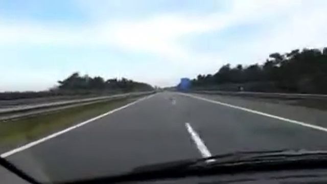 Неизвестный обьект 300 км\ч.flv смотреть онлайн