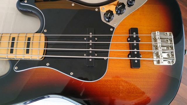 Stock VS Upgraded - Seymour Duncan SJB-3 Quarter Pound - Hipshot Kickass - Squier Jazz Classic Vibe смотреть онлайн