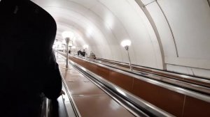 Ride in St.Petersburg - Gostiny Dvor metro station (станция метро Гостиный Двор, Санкт-Петербург)