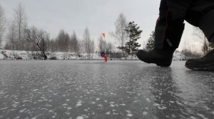 Щука на жерлицы по первому льду 2022-2023!  ЛЁД 4 см! Рыбалка на карьере дома.