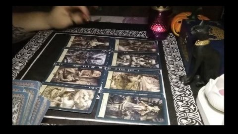 ??Как живет загаданный мужчина??? #тароонлайн #гаданиеонлайн #отношения #каконживетсегодня