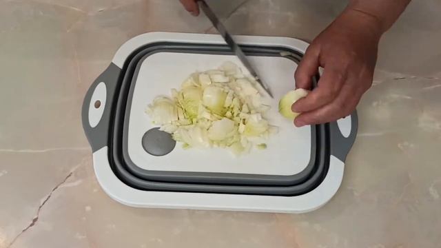 Жареные караси без костей/Соус муждей/Караси в сметане