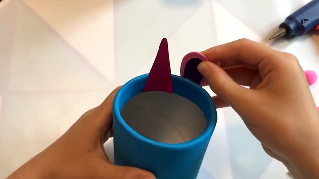 ЛАЙФХАК из банки от чипсов. Своими руками ПОДЕЛКИ из фоамирана. CARDBOARD crafts (Эмилия) смотреть онлайн