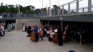 Классическая музыка в исполнении уличных музыкантов