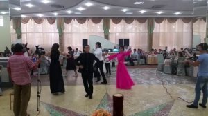 Красивый танец на свадьбе в Дербенте