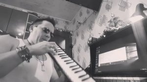 В землянке. Мелодика из Китая. Melodica Irin.