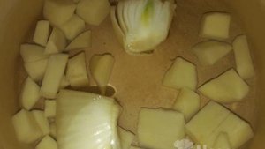 Быстрый рыбный суп из шпрот