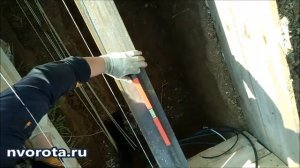 Бетонный фундамент для откатных ворот с кирпичными столбам