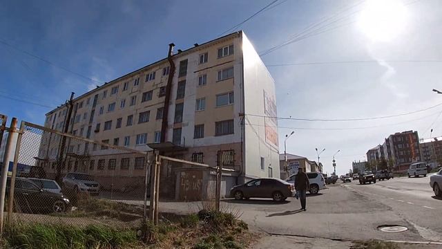 Прогулки по современному Магадану.От Сувениров до Торгового по Якутской и Гагарина.Начало лета 2020 смотреть онлайн