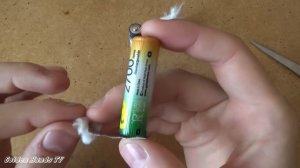 Как разжечь огонь с помощью батарейки