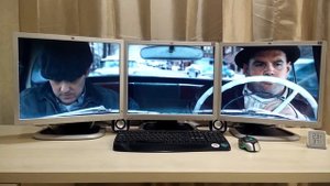 Как смотреть кино на трех мониторах