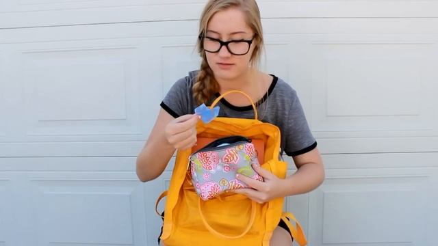 What's In My Backpack? | Fjallraven Kanken Review смотреть онлайн
