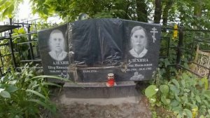 КЛАДБИЩЕ ЛЮДЕЙ ПОХОРОНЕННЫХ С АВТОМОБИЛЯМИ И МОТОЦИКЛАМИ/ПОХОРОНЫ ЛЮДЕЙ В МАШИНАХ НА КЛАДБИЩАХ