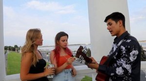 ФЕДЯ В ПАРКЕ/ РЕАКЦИЯ ДЕВУШЕК НА ПОПУЛЯРНЫЕ ПЕСНИ!!!