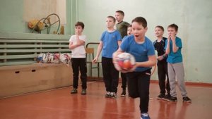 Первоклассники о дружбе и школе.   Сочиняй мечты.   1М класс 30школа г. Киров. Видеоклип про школу.