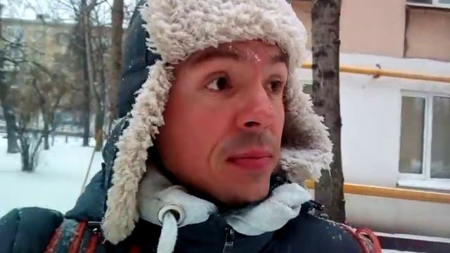 В Москву пришла зима. Снег выпал только в январе... смотреть онлайн