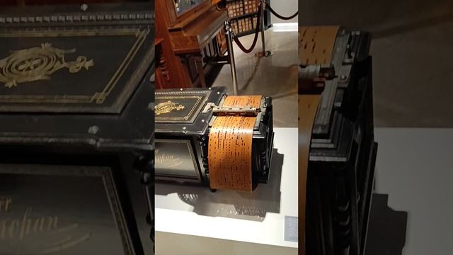 Музыкальные механизмы в музее "Собрания" часть 3 смотреть онлайн