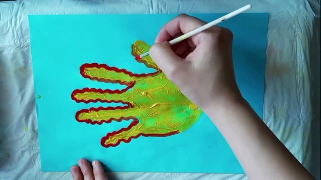 Рисование отпечатком ладошки "Золотая рыбка". Рисование для малышей. смотреть онлайн