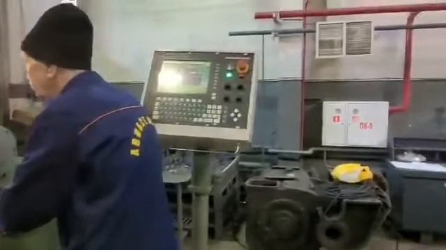 Координатно расточной станок 2Е450аф30 400вс видео работы.