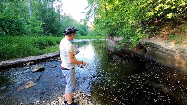 Гуляем по реке Лава. Ловим Спиннингом на мормышку? смотреть онлайн