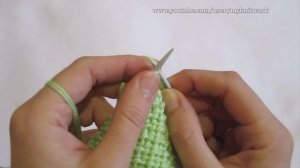 Пышный узор со снятыми петлями. Вязание спицами.