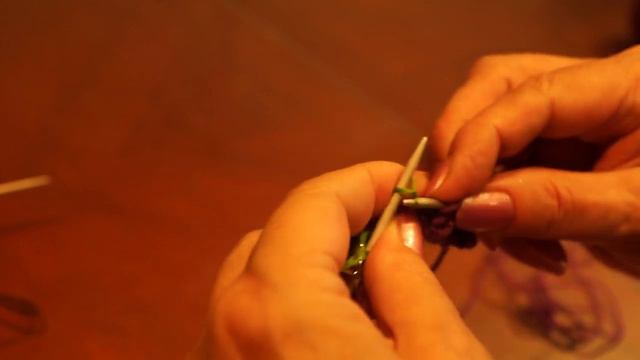 Двухцветный узор спицами. Двухцветное вязание. Вязание узора спицами.