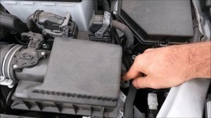 How to Replace the Air Filter on a Toyota Corolla (E210 Auris)
