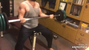 ПОДЪЕМ ШТАНГИ НА БИЦЕПС СИДЯ 40 КИЛОГРАММ.