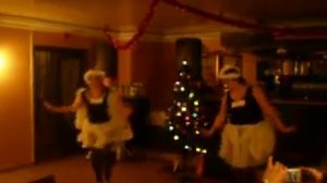 Танец маленьких лебедей на новогодней вечеринке