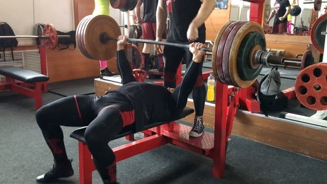 Жим штанги лежа (синглы) - 207,5x1х4(4) смотреть онлайн