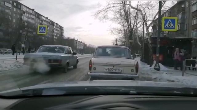 Москвич 408 зимний выезд на автомобиле 1969 года выпуска или ставим автомобиль на учет