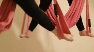 Йога в гамаках