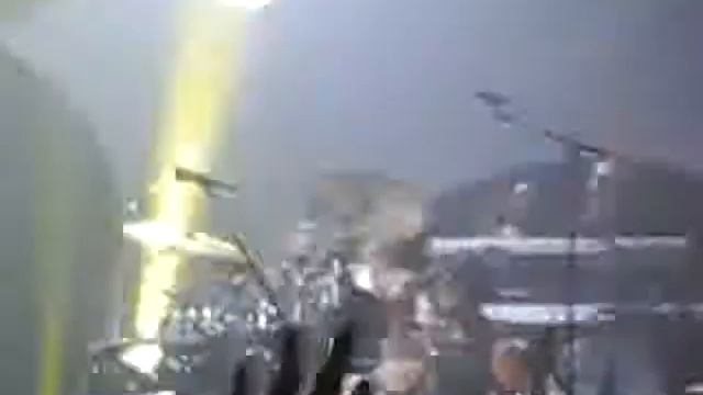 Alizée tocando la bateria en concierto 17/01/2004 смотреть онлайн