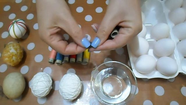 Как изящно красить ЯЙЦА с ЛИСТЬЯМИ и КРУПАМИ в ЛУКОВОЙ шелухе на ПАСХУ неизд ВКУСНО смотреть онлайн