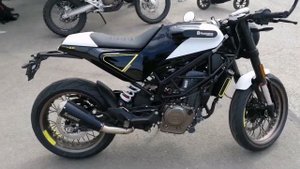 Покатала на husqvarna vitpilen 401