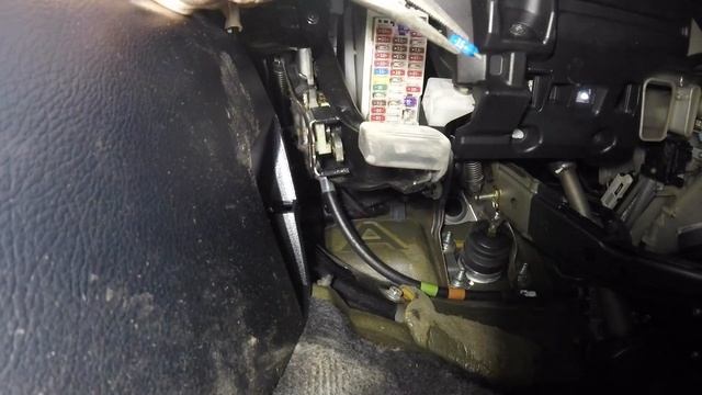 Лексус ст200h 2012 замена предохранителя розетки смотреть онлайн