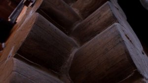 НИКОГДА НЕ ДОПУСКАЙ ТАКОГО ПРИ ШЛИФОВКЕ, ПОКРАСКЕ, ГЕРМЕТИЗАЦИИ ДЕРЕВЯННОГО ДОМА!
