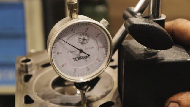 Измерение проклади блока цилиндров на примере Ford Ranger 2.2 TDCi смотреть онлайн