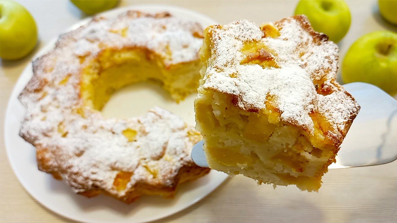 Бисквит с яблоками в духовке.