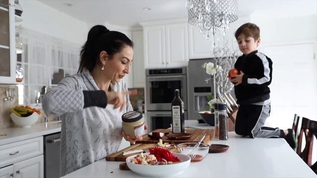 My Red Salad Recipe - Potatoes Cabbage Apples - Heghineh Cooking Show смотреть онлайн