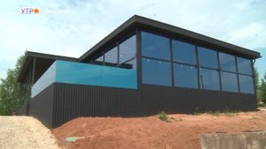 «Дом из стекла» построила многодетная семья из Ижевска