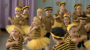 Танец пчёл. День учителя в детском саду