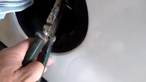 Как снять лючок на Kia Sorento 2012
