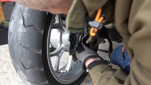 Honda NC750X как снять заднее колесо