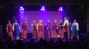 Вот кто то с горочки спускается-исп.хор народной песни Хмель