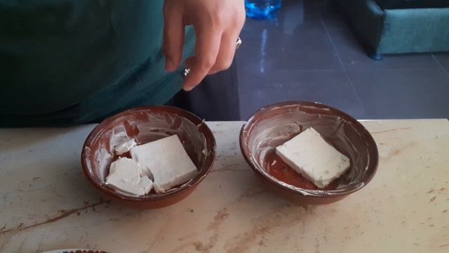 Сирене по шопски - лесни гювечета със сирене и домати смотреть онлайн