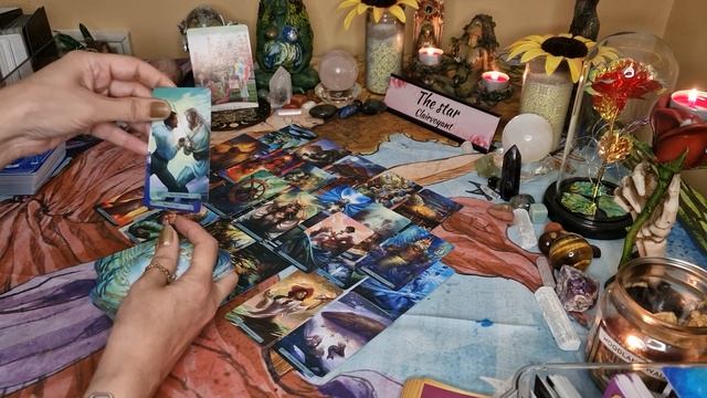 ? Who or what is coming towards you? ? pick a card tarot ? timeless ✨️ смотреть онлайн