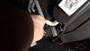 Замена салонного фильтра FORDFUSION (JU_) (2002-2009 / 1.6V / 74kW / 100 / FYJA, FYJB, FYJC)